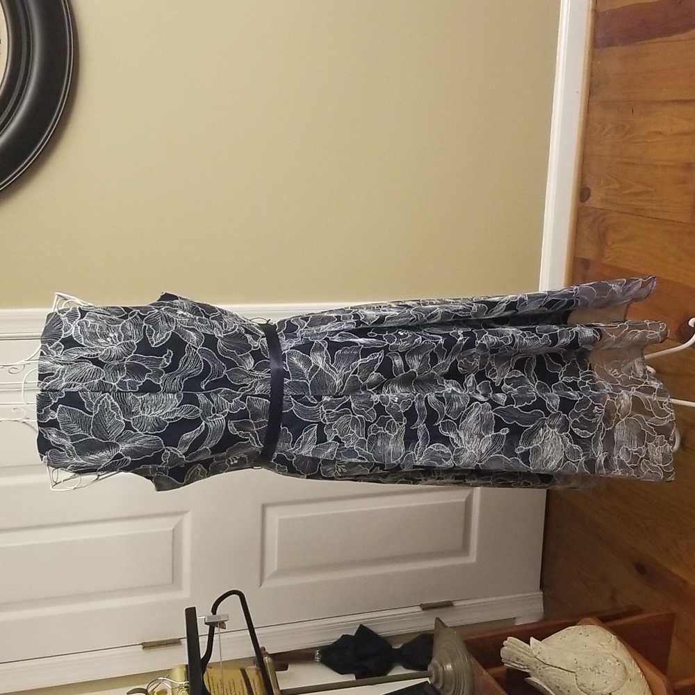 Stunning Tahari navy and white dress NWT - Picture 6 of 15